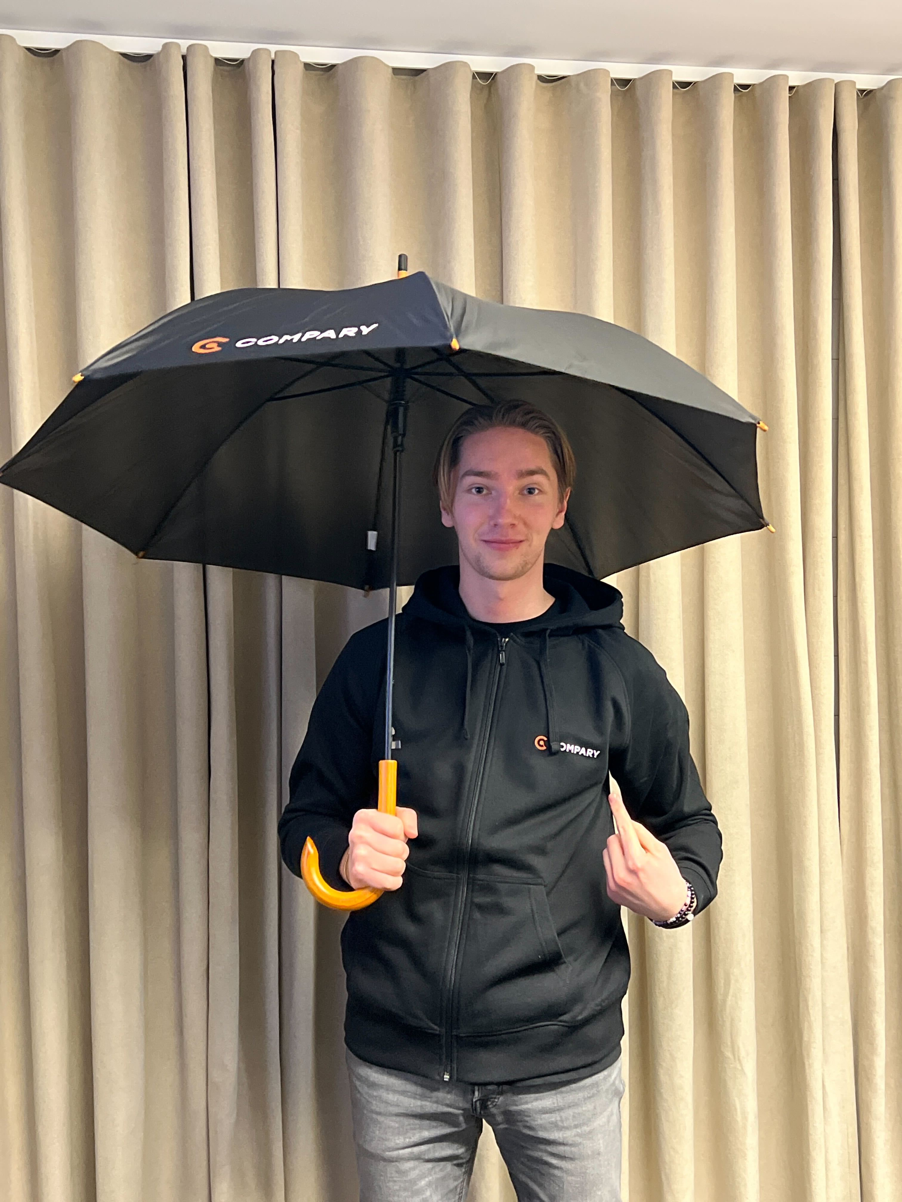 Photo of Anton Hedlund with Compary Umbrella